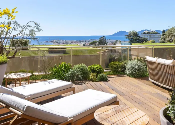 Ref 1977 - Cannes Californie Sea View