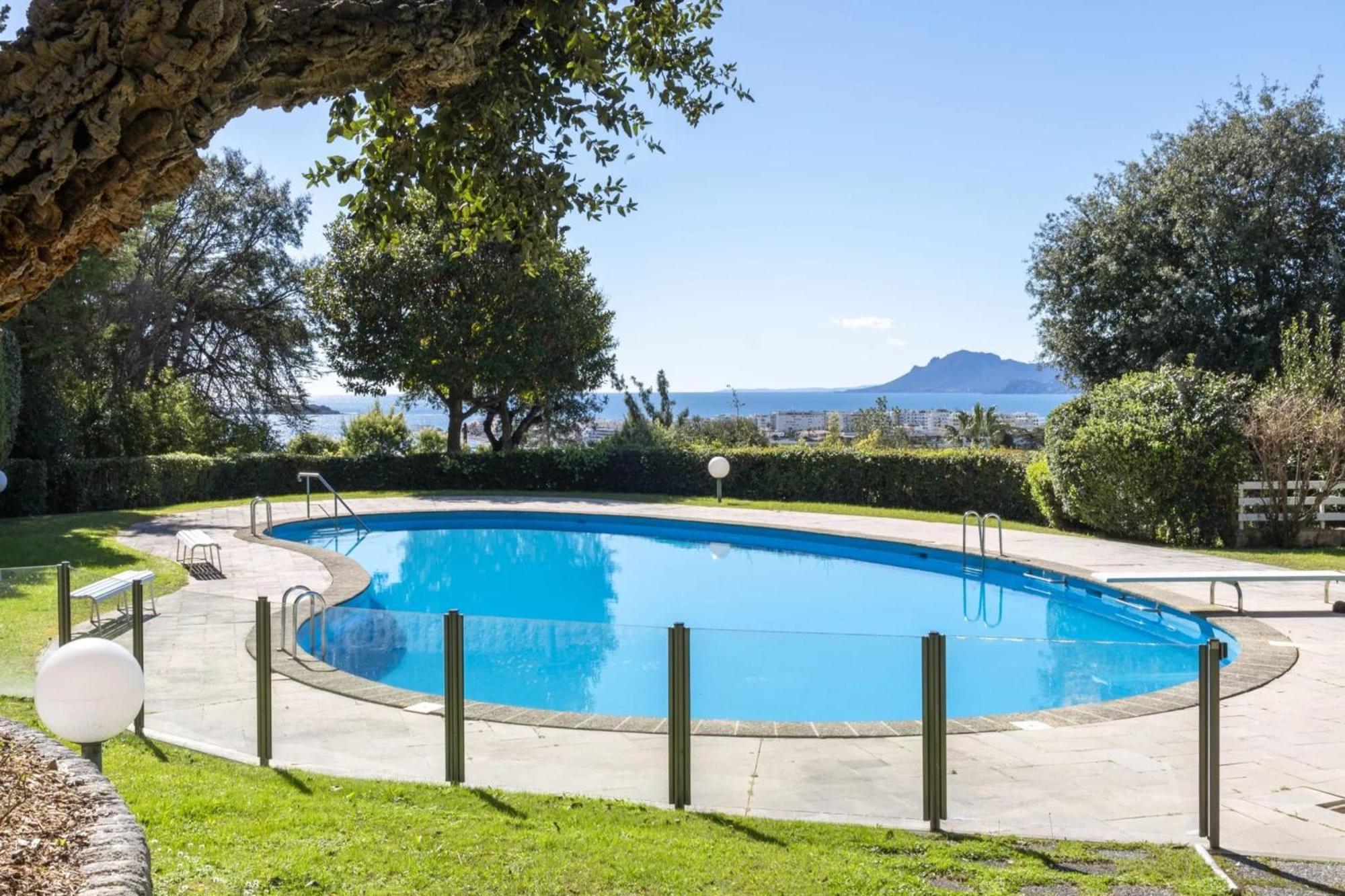 Ref 1977 - Californie Sea View Appartement Cannes