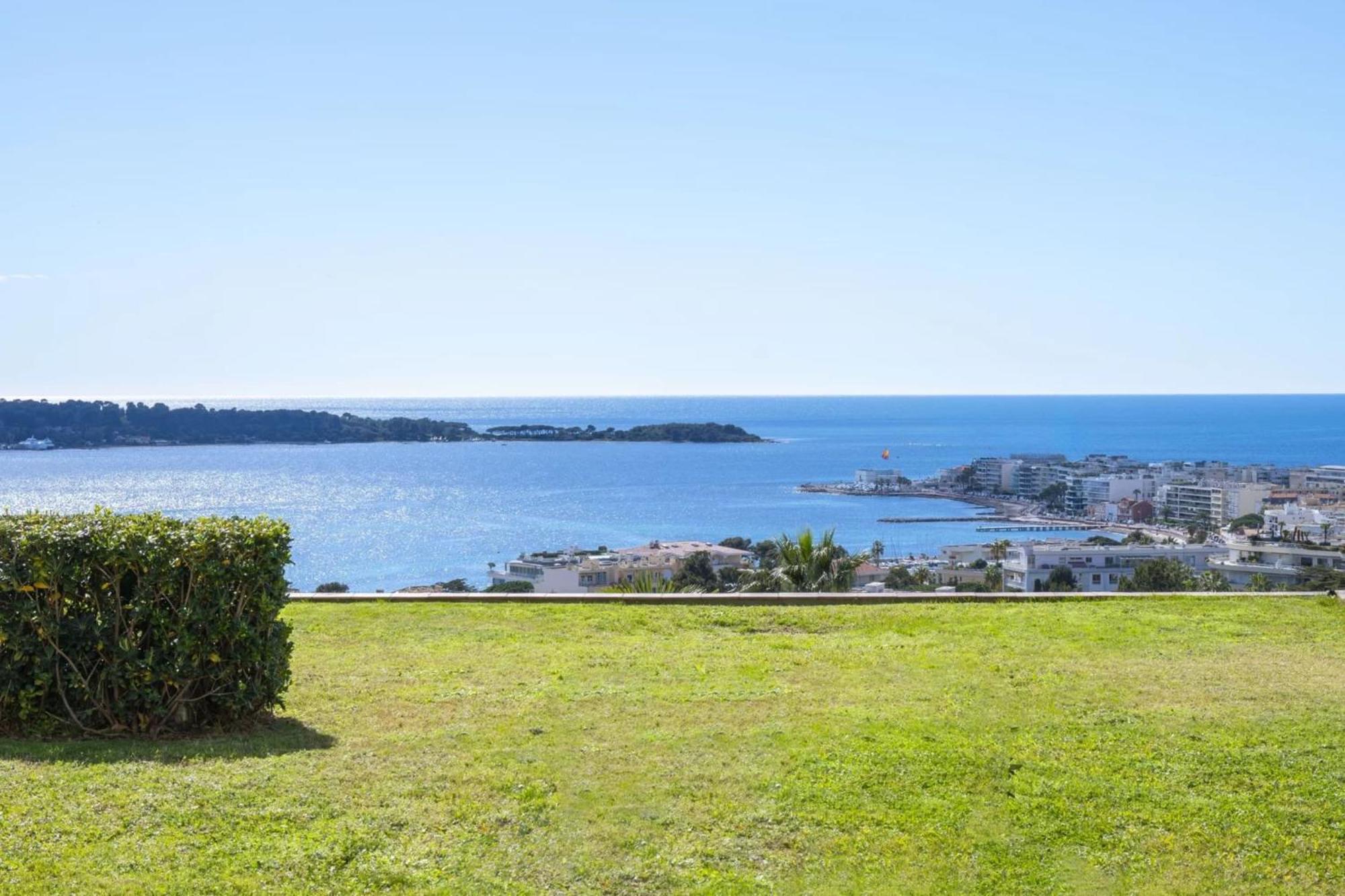 Ref 1977 - Californie Sea View * Cannes